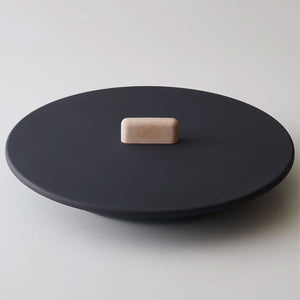 「つくる」と「たべる」を一つにする 黒皮鉄フライパン ジュウ ＜単品＞| 日本製 |ガス・ IH・直火・オーブン対応 - OTONA-MONO